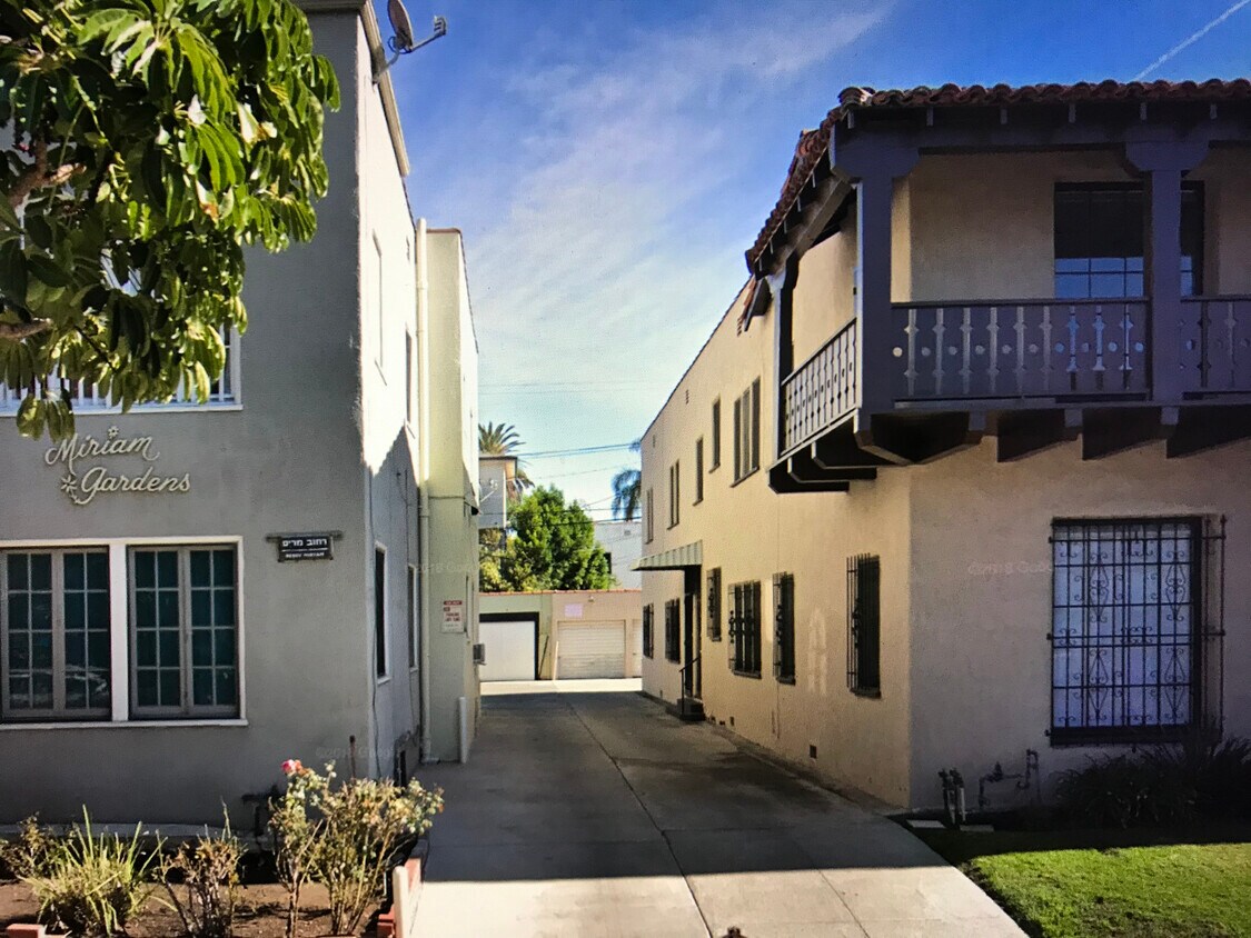 Driveway View - 424 N Stanley Ave