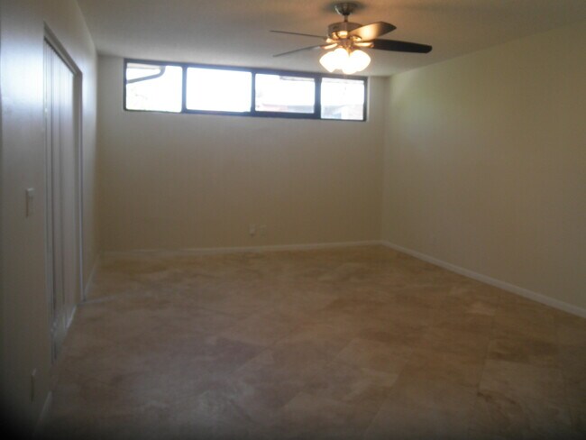 Building Photo - 3836 Victoria Dr