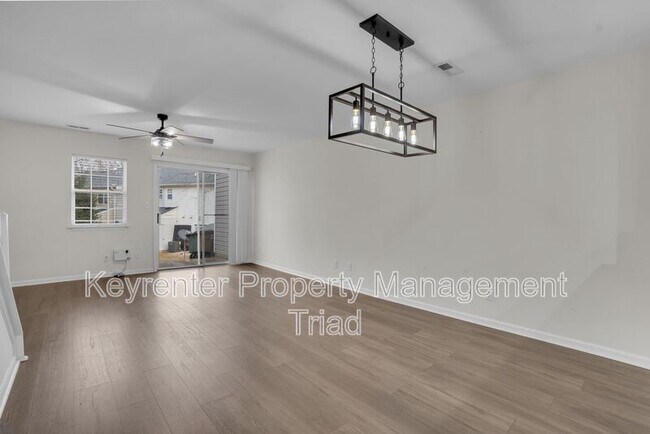 Building Photo - 16 Raelans Cir