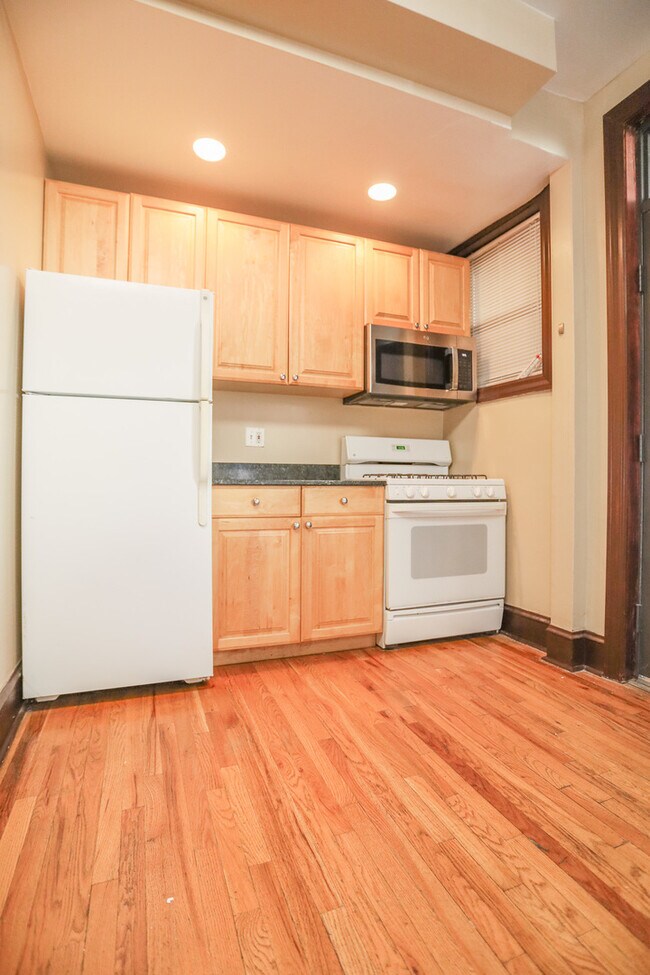 Foto del edificio - 3702 N Sheffield Ave