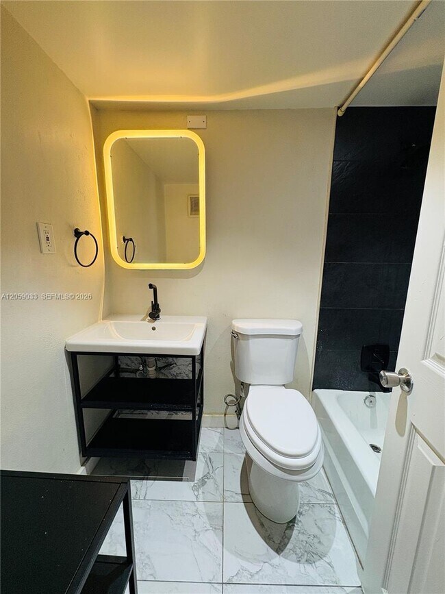 Foto del edificio - 1770 79th Street Causeway