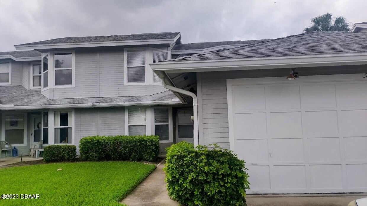 Foto principal - 961 S Lakewood Terrace