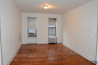 Building Photo - 922 Third Avenue