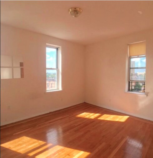 Foto del edificio - 6735 Ridge Blvd