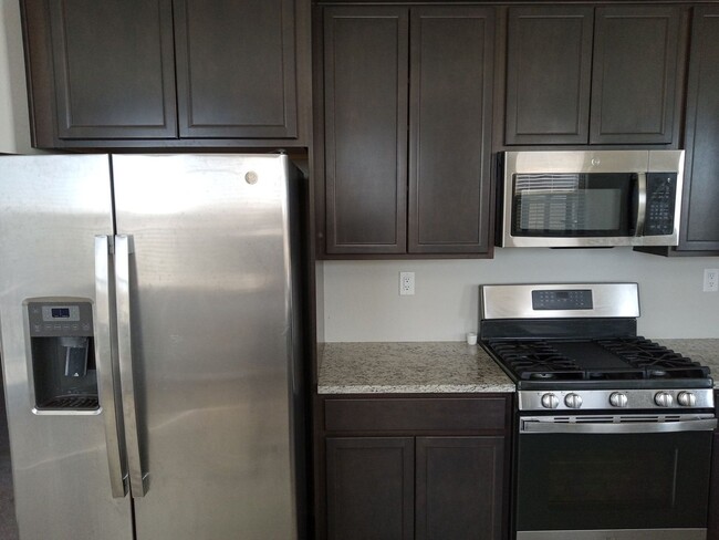 Foto del edificio - *** Stunning 3 bed-2 bath MODERN home in R...