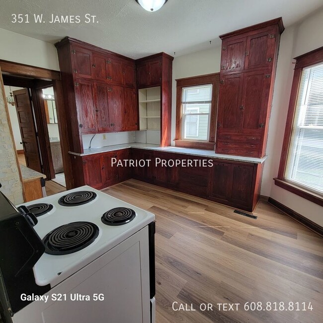 Foto del edificio - 2 bedroom/ 1 bath apartment in Columbus, WI