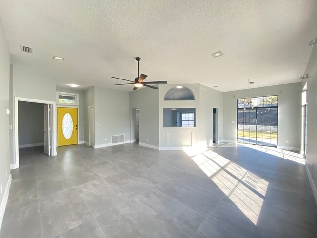 Building Photo - 13245 Shore Dr