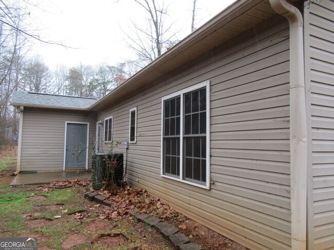 Building Photo - 95 Live Oak Rd