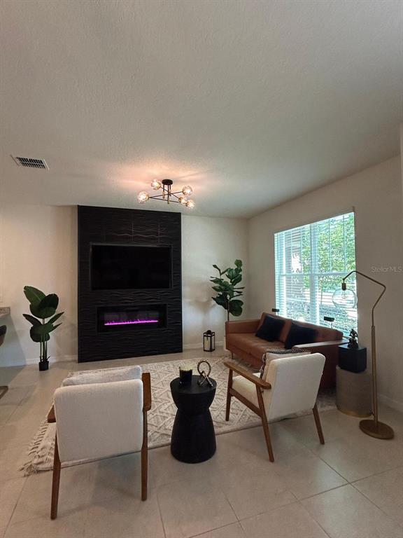 Foto del edificio - 2572 Blowing Breeze Ave