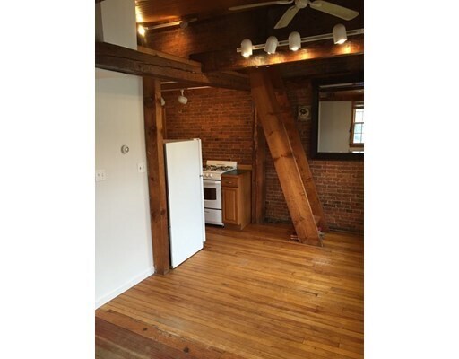 Primary Photo - 82 Derby St