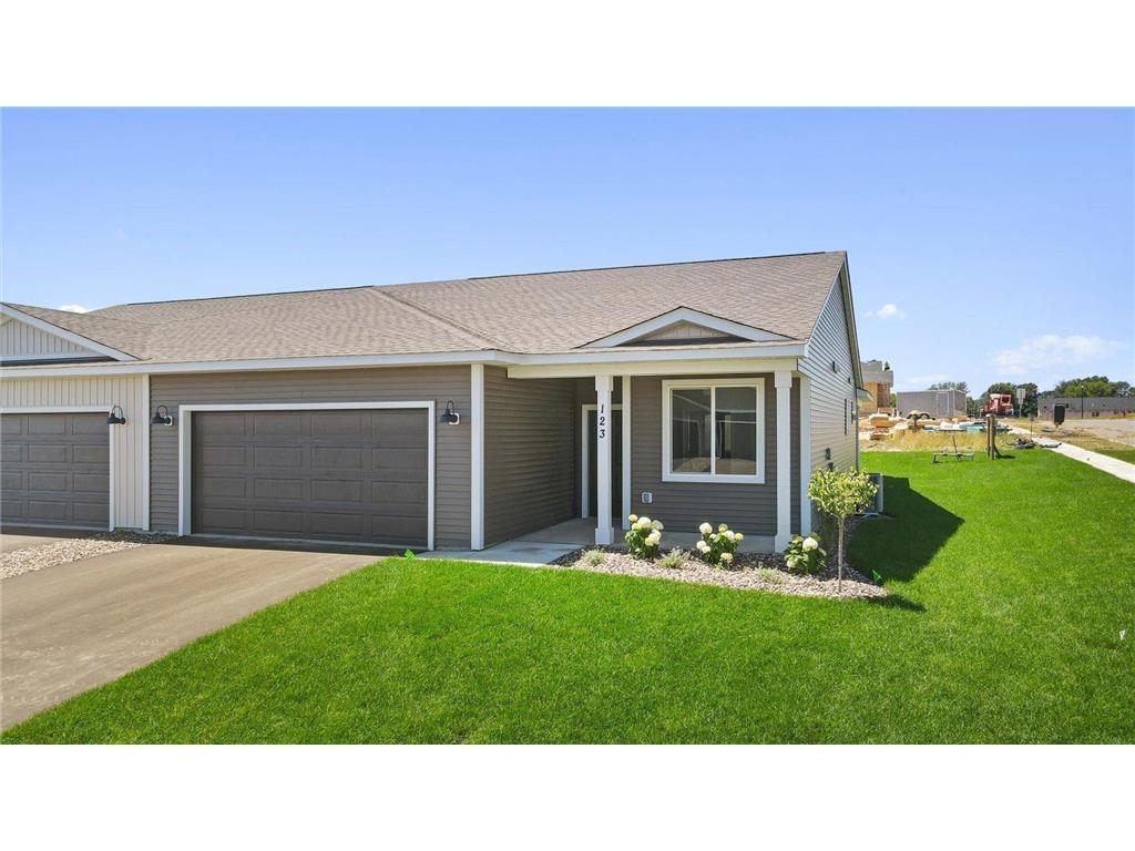 Primary Photo - 123 Gambel St