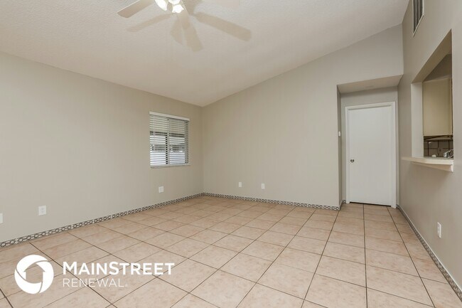 Foto del edificio - 1815 Prairie Lake Blvd