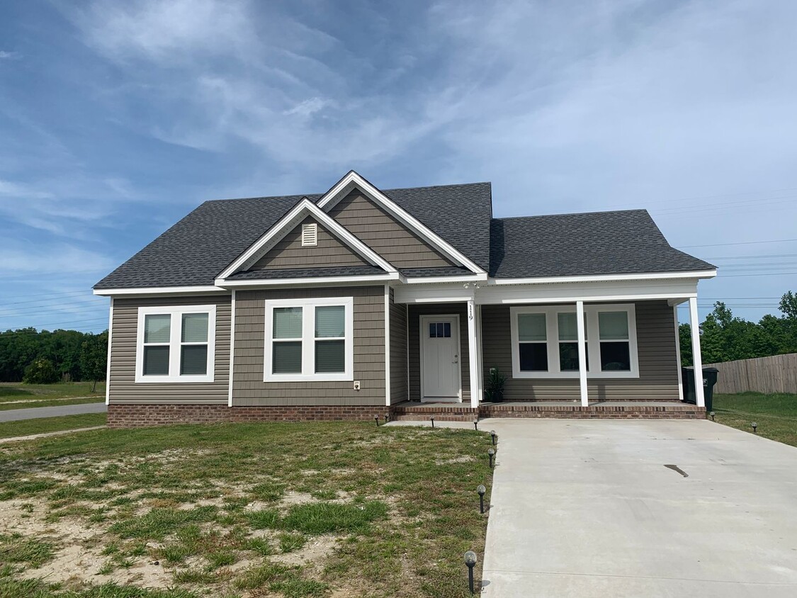 Primary Photo - 3 Bedroom 2 Bath Home in Coinjock availabl...