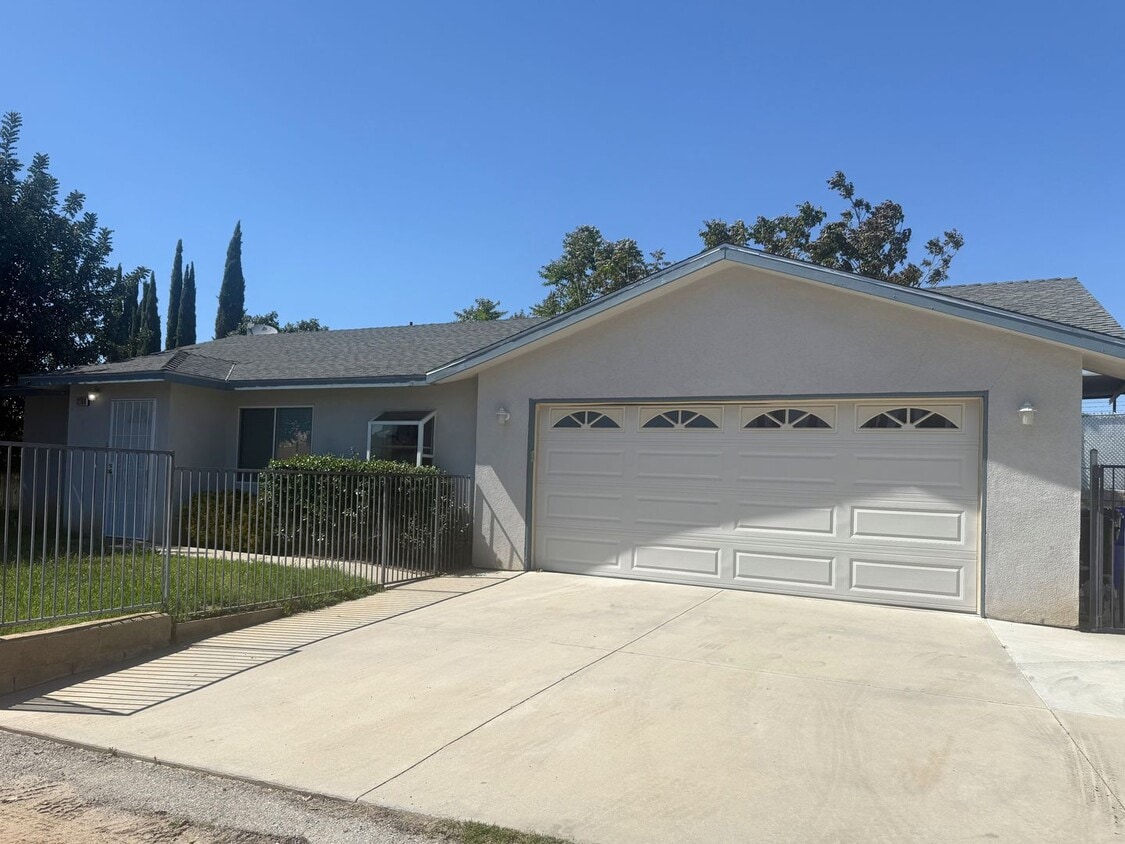 Primary Photo - Spacious 2 bedroom 2 bath
