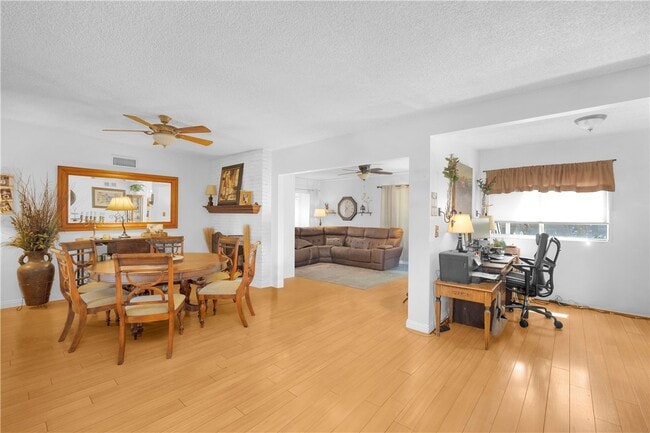 Building Photo - 310 S Beachy Pl