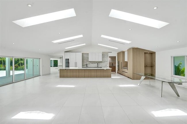 Building Photo - 2800 Banyan Blvd Cir NW