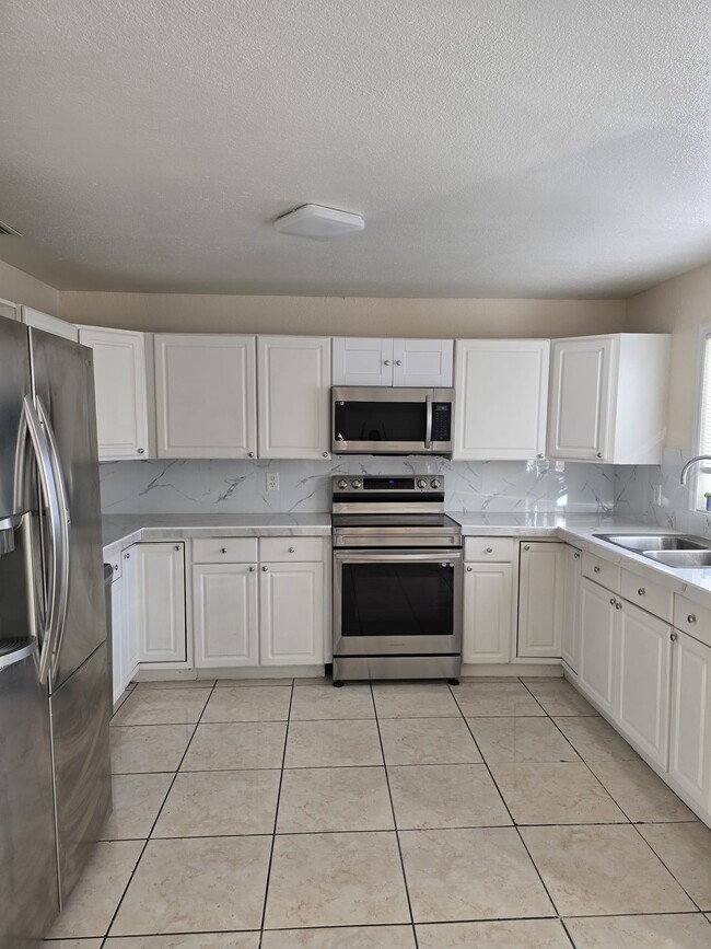 Building Photo - 28021 SW 142nd Ct