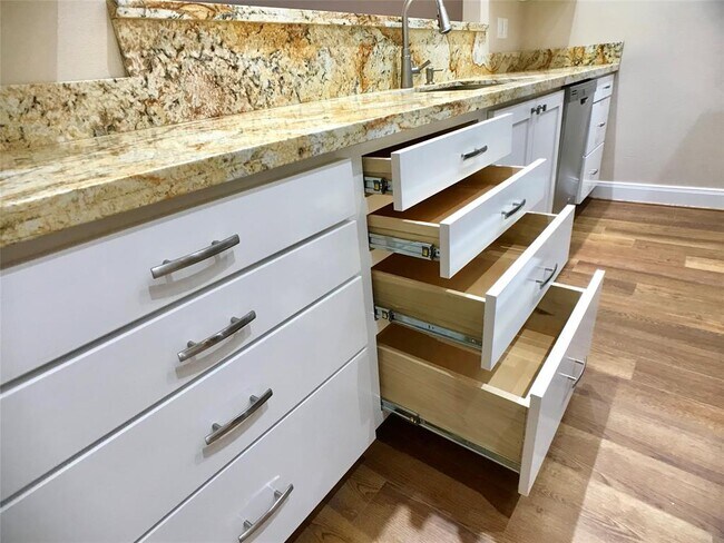 Foto del edificio - 3270 Holly Hall St