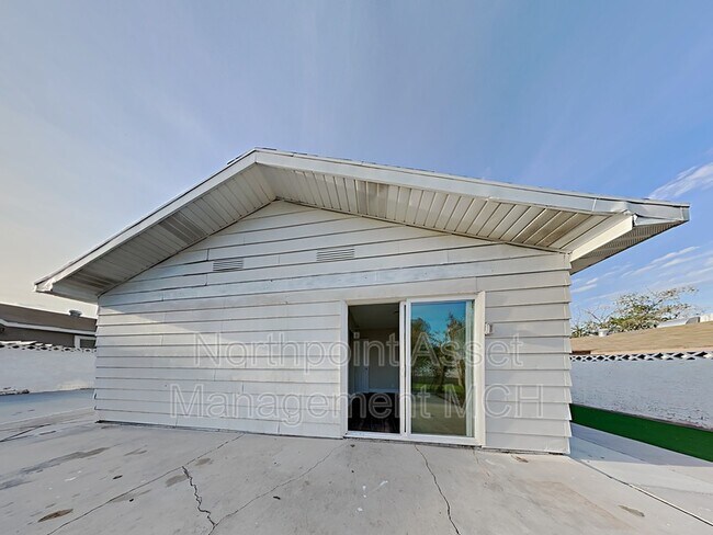 Building Photo - 4735 San Rafael Ave