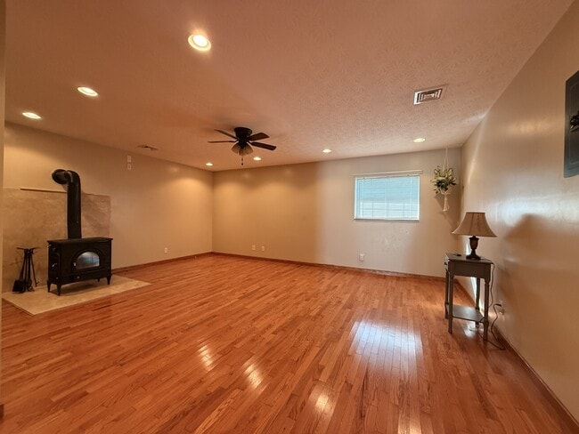 Building Photo - 628 Cross Lanes Dr