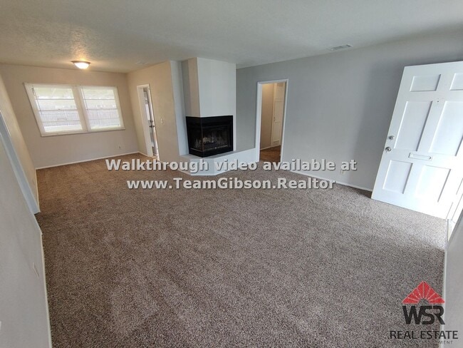 Building Photo - 4 Bedroom / 2 Bathroom Home.