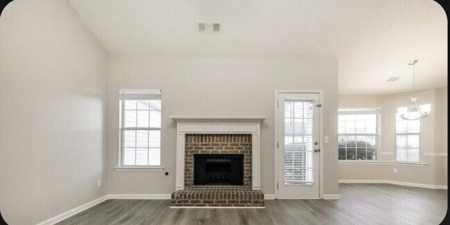 Foto del edificio - 1530 Logan Ln