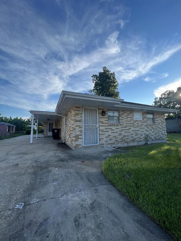 Primary Photo - 210 W Genie St