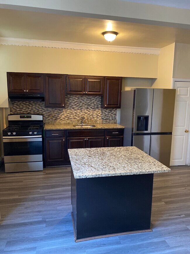 Building Photo - 4009 W Cold Spring Ln