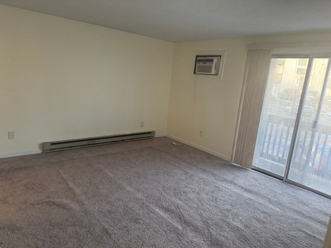 Building Photo - 11 Gibbs St