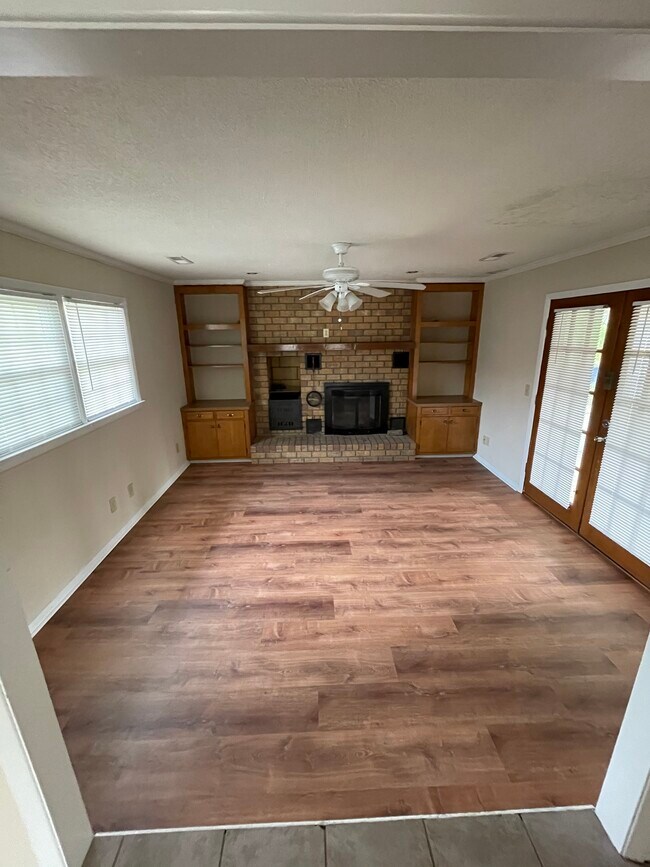 2nd living room - 137 Clay St