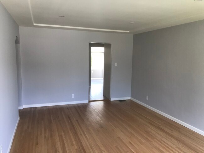 Living room - 325 Lincoln Ave