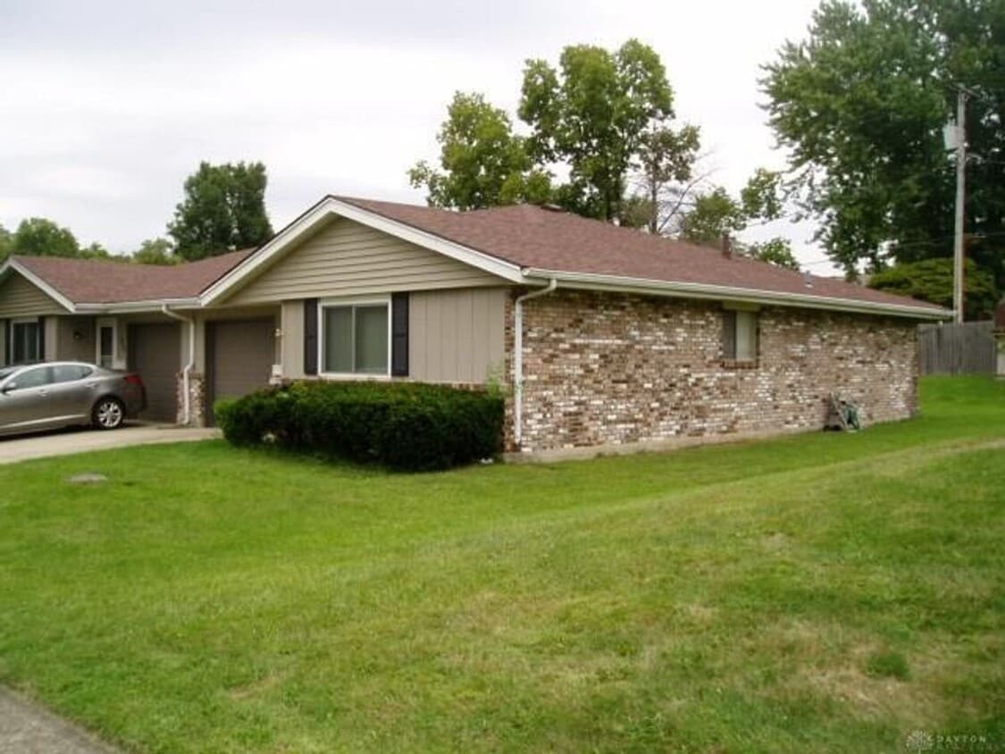 Photo - 726 - 728 Red Deer Lane