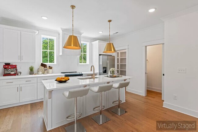 Foto del edificio - 2033 Maple View Ln