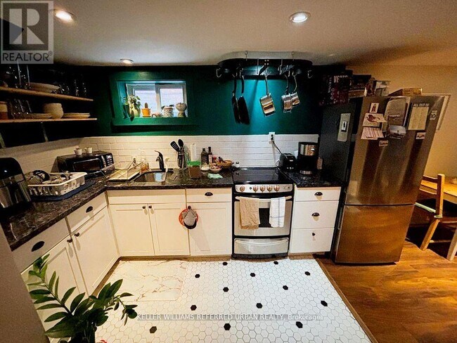 Photo du bâtiment - 95 Barker Ave