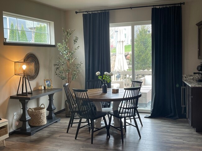 Building Photo - 5370 Little Bluestem Dr