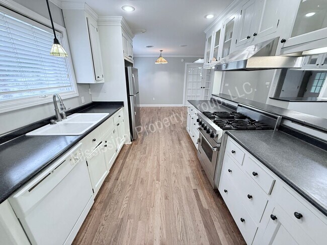 Building Photo - 3BR/3BA For Rent