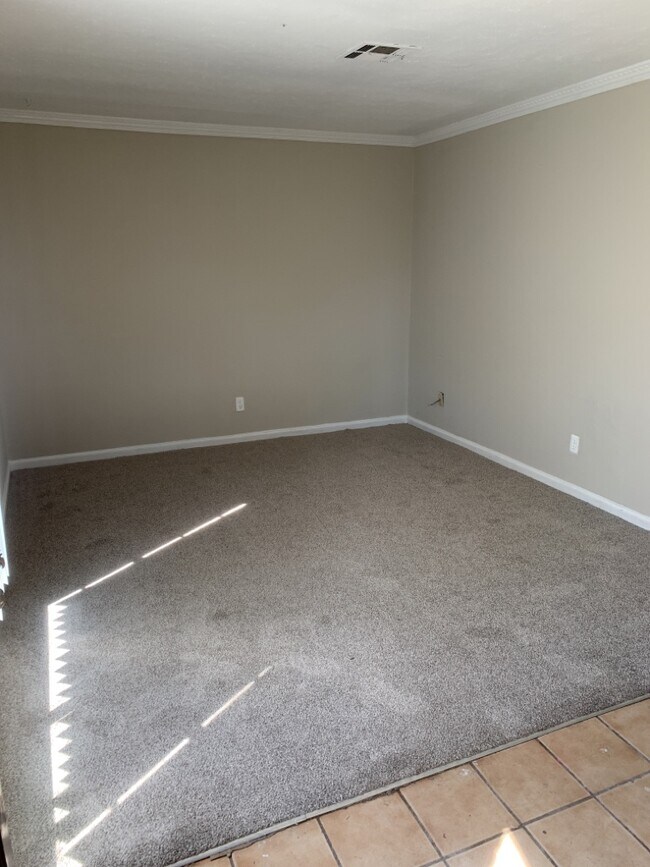 Foto del edificio - 3144 Montwood Dr