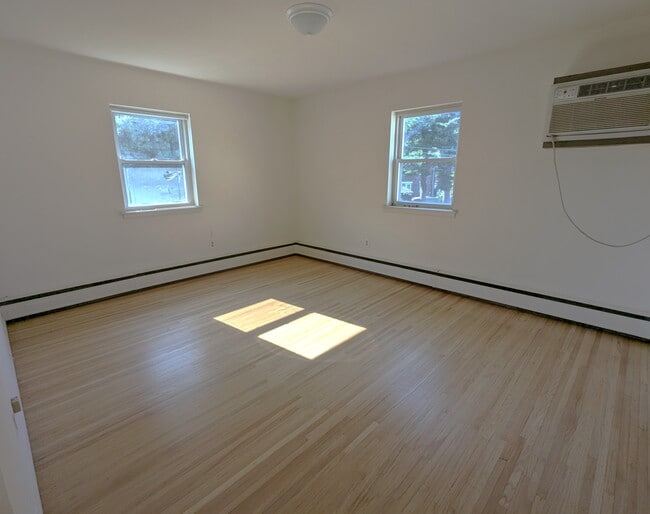 Building Photo - 500 N York Rd