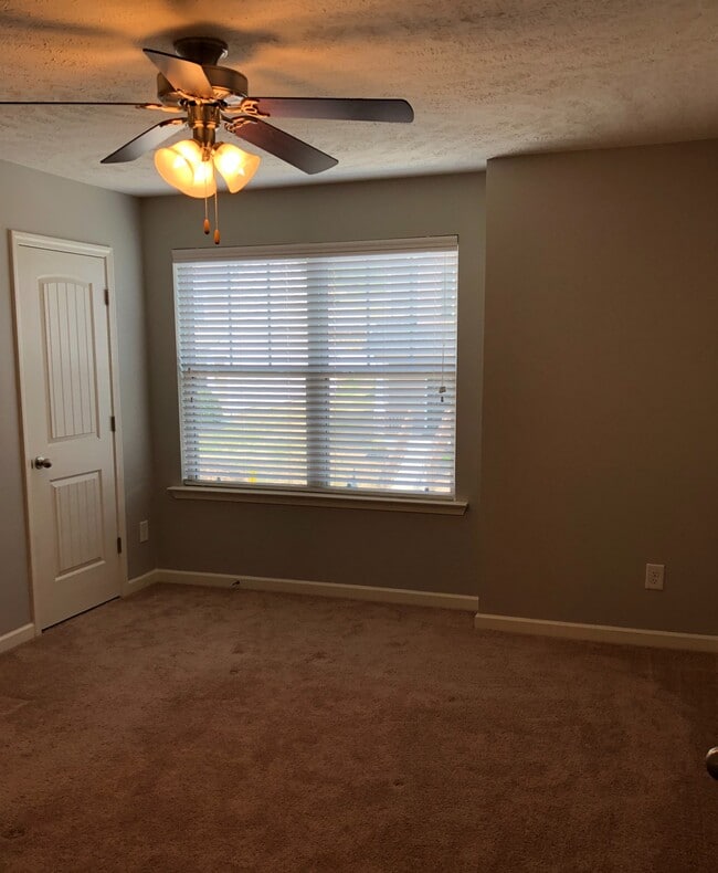 Master Bedroom with 2 walk-in closets - 1514 Sprucedale Dr