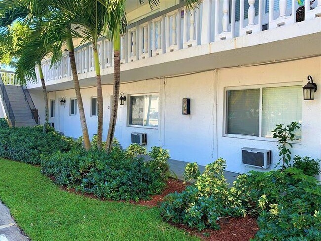 Building Photo - 701 SW 14th Ave