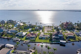 Building Photo - 5638 Riverside Dr Building Photo - 5638 Riverside Dr