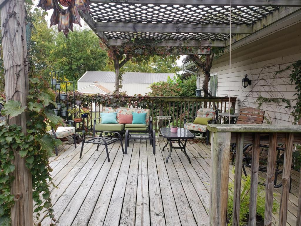Primary Photo - 15932 roachton rd