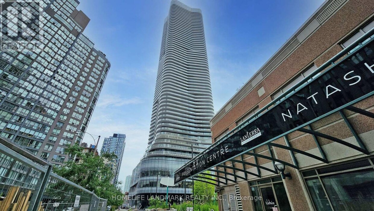 Photo principale - 11-1111 Wellesley St W