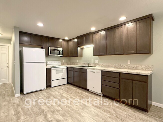 Foto del edificio - 2BR/1BA Duplex in Desirable West Olympia Location