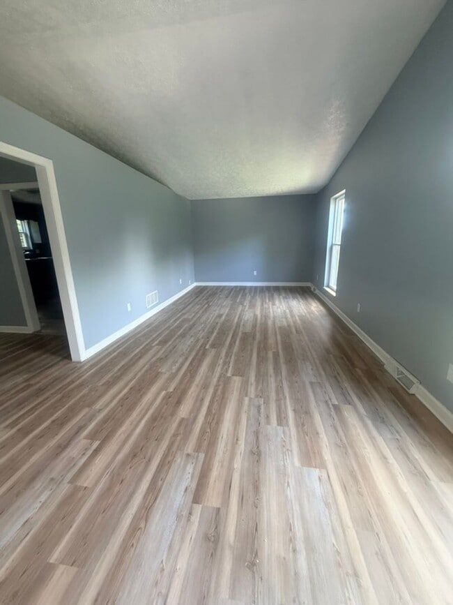 Photo - Spacious Maryville City Rental with Finished Basement & Lawn Care Included! House