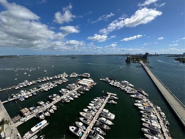 Building Photo - 555 NE 15th St