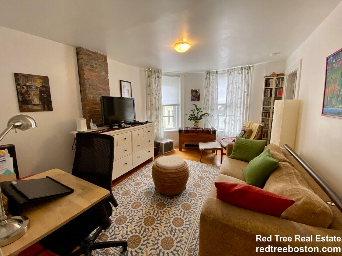 Primary Photo - 17 Perry St