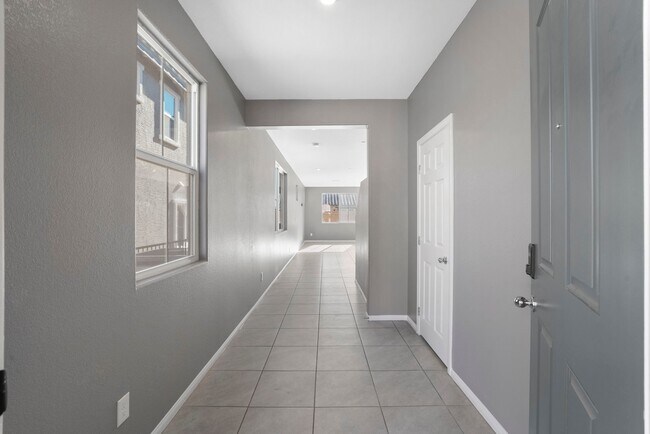 Building Photo - 10949 Oregano Ave