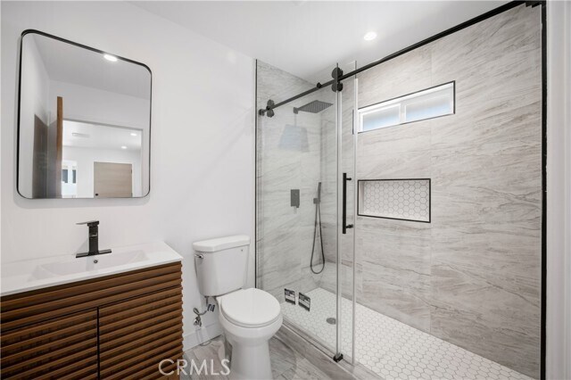 Foto del edificio - 17148 Mayall St