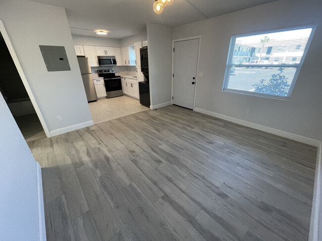 The Flats on 52nd Living - The Flats on 52nd